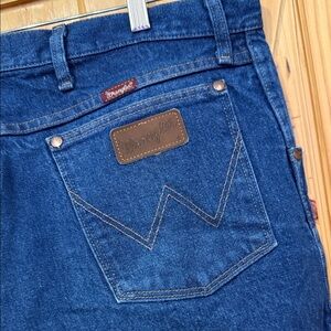 Wrangler Men's Deep Blue Relaxed Jeans